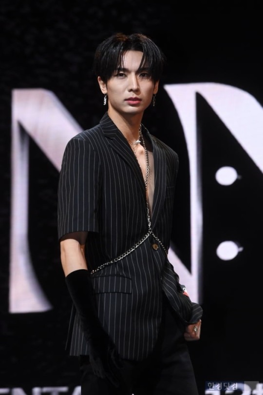 Kpop group Pentagon member Yuto has photo time at the showcase commemorating the release of their 12th mini-album IN:VITE.