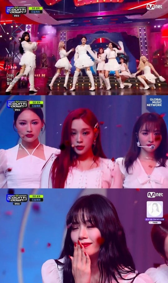 Dreamcatcher perform BEcause of their new mini-album, Summer Holiday