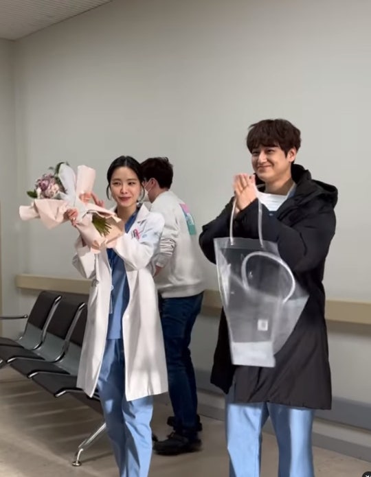 Apink Naeun Son and Kim Bum