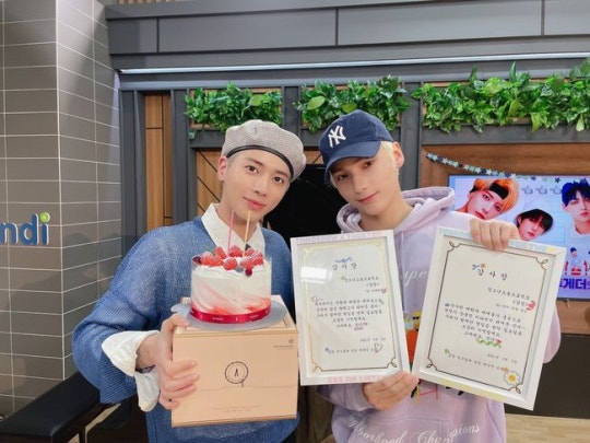 TXT members Taehyun and Hueningkai