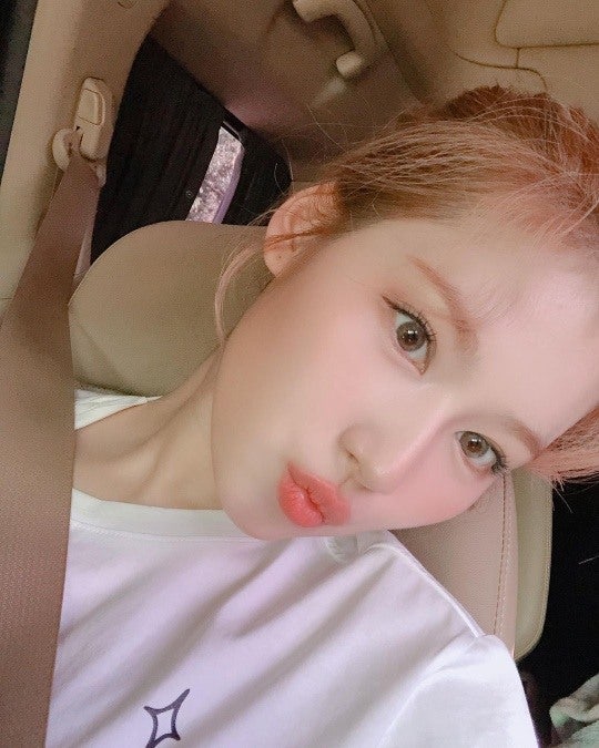 Twice Sana Momo Look Stunning On Their Instagram Posts Kpop News