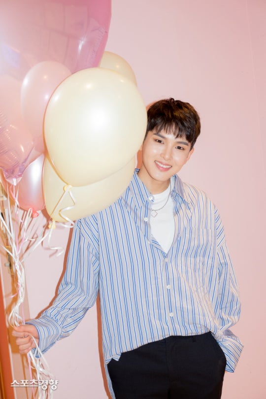 Ryeowook anggota Super Junior '14Dol' berpartisipasi dalam wawancara untuk merayakan ulang tahun ke-14 tren olahraga. 