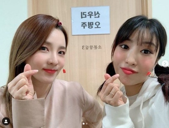 photo of Sandara Park and Lee Se-young