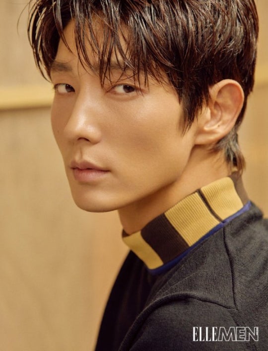 Lee Joon-gi adorna la portada de una revista de moda masculina de Hong Kong ... con una expresión de ojos "chic" 0000664302_001_20180731085139800