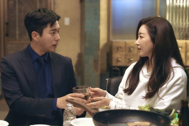 Yoon Hyun Min dan Kim Sa Rang Berbagi Momen Intim Saat Makan Malam Bersama Dalam Drama "The Goddess Of Revenge" 2 202012120936098010 2 20201212093826939