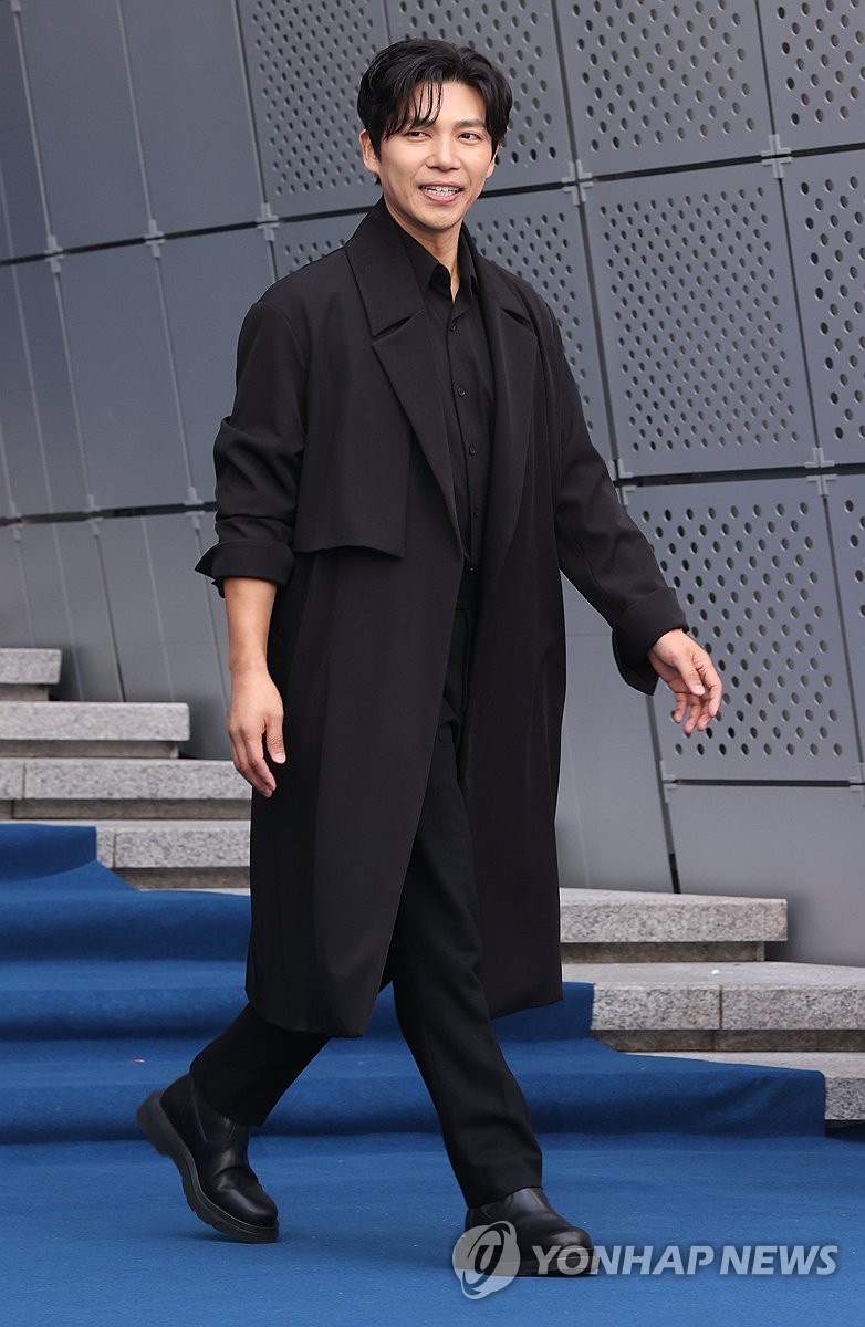 <b>서울패션위크 참석한</b> 지승현