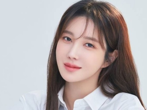 <b>이지아</b> 소속사 "인신공격·허위 사실 유포에 <b>법적</b> 대응"