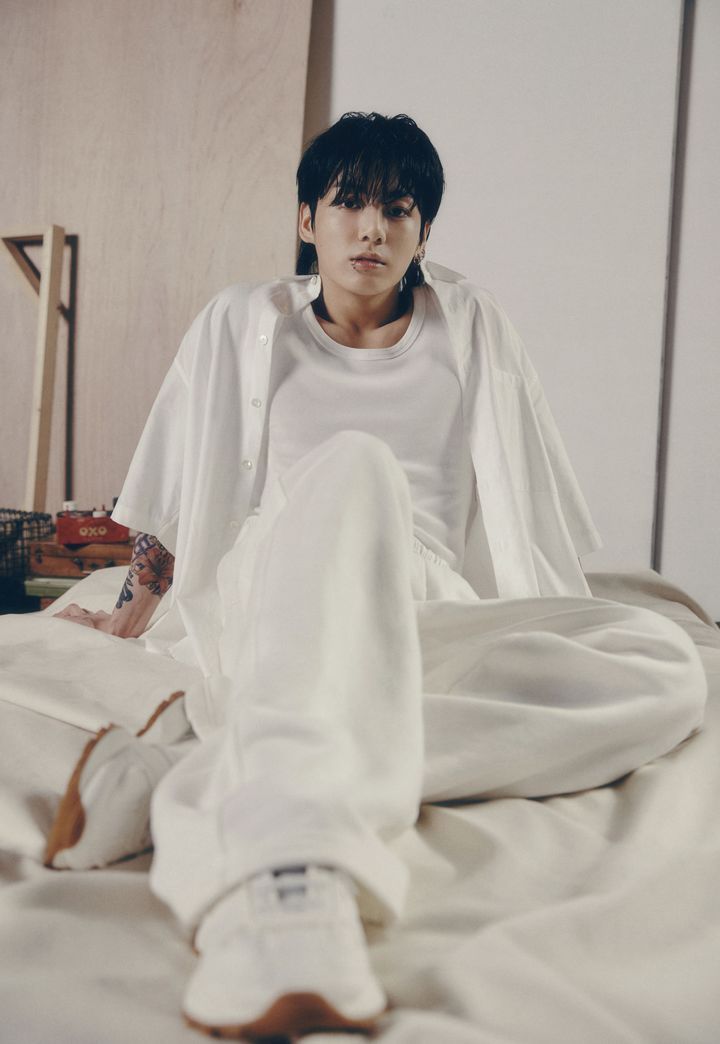 정국·뉴진스, 캐럴 공세 속 美 <b>빌보드 역주행</b>