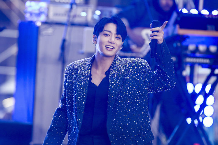 <b>정국</b>, '<b>피플스</b> 초이스 어워즈' 4개 <b>부문</b> 후보…테일러 스위프트 5개 후보