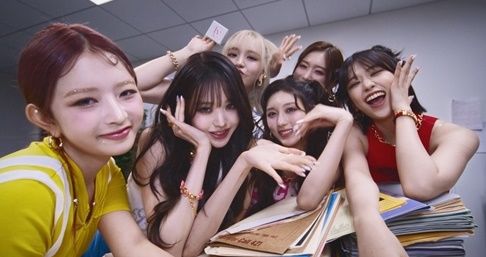 아이브, 사위티와 美 진출 시동…아이코나 팝 '올 <b>나이트</b>' 재해석