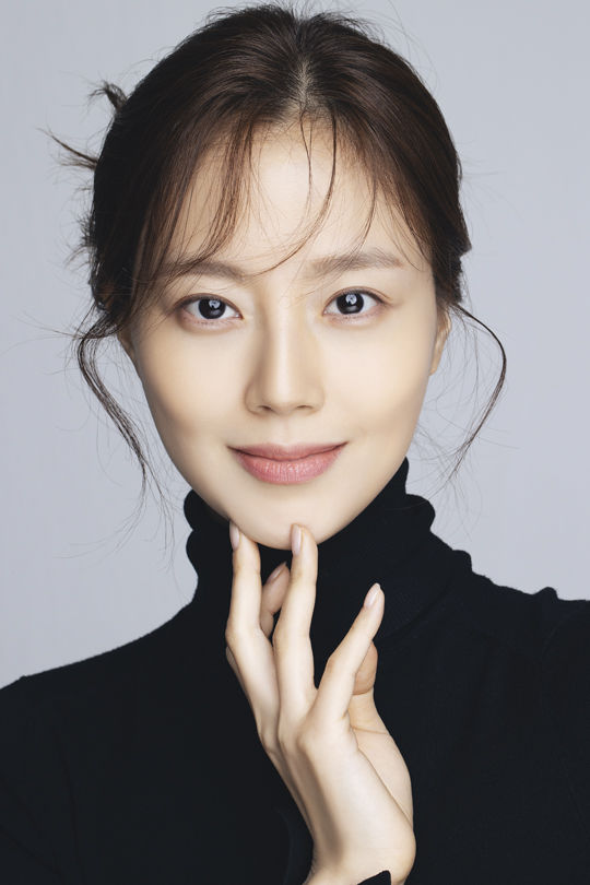 <b>문채원</b>, 현 소속사 <b>아이오케이와 재계약</b>
