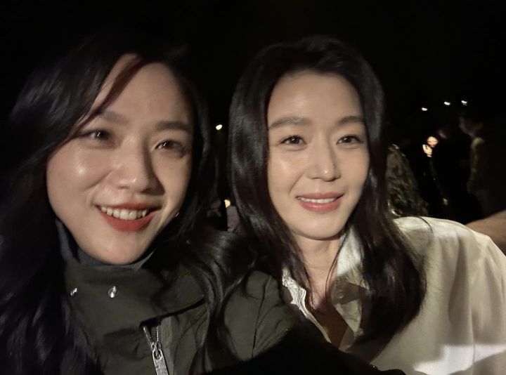 탕웨이, 영국서 <b>전지현</b> 만났다…韓中 미녀 우정[핫픽]