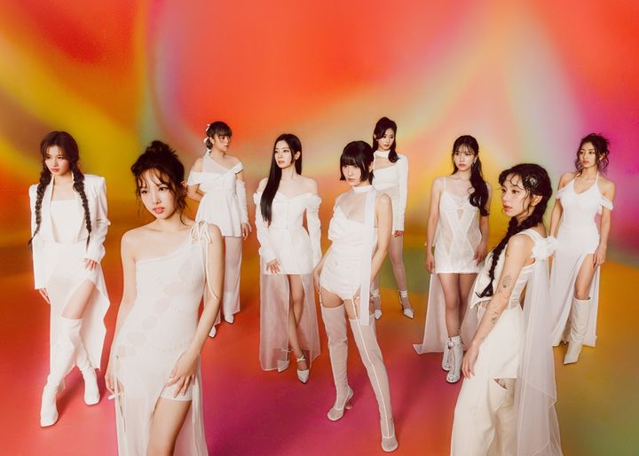 <b>트와이스</b>, 美 <b>모닝쇼</b> 달궜다…23개국 아이튠즈 1위