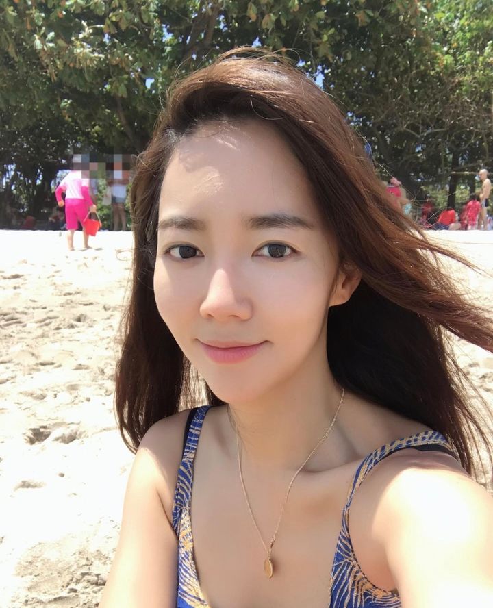 '<b>이범수</b>와 이혼소송' <b>이윤진</b> "아들 소식 아는 분 <b>연락달라</b>"