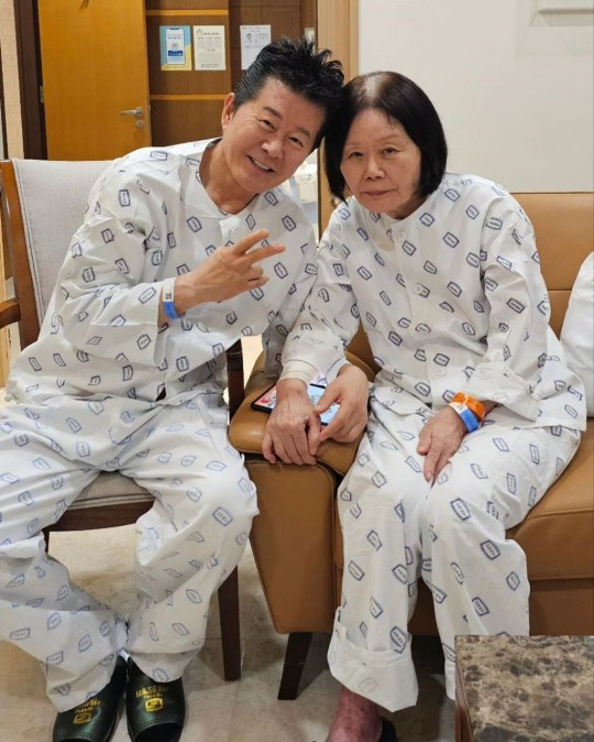 태진아, <b>치매</b> 투병 아내 <b>옥경이</b> <b>근황</b> 보니…“당신과 함께 갈거에요”