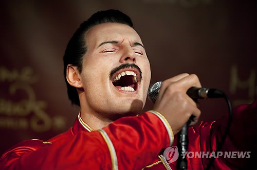‘퀸’ <b>프레디 머큐리</b> 살던 런던 집, <b>500억</b> 매물로 나왔다