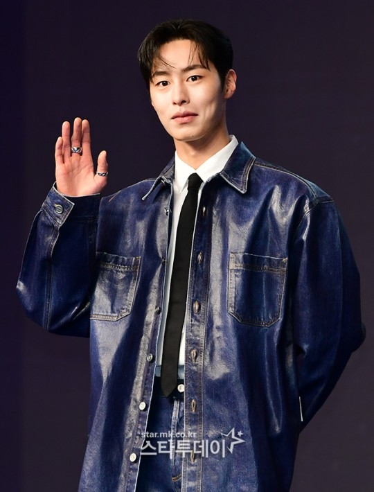 <b>이재욱</b>, <b>카리나</b>와 <b>열애</b> 인정 후 악플에 “강력 법적대응”
