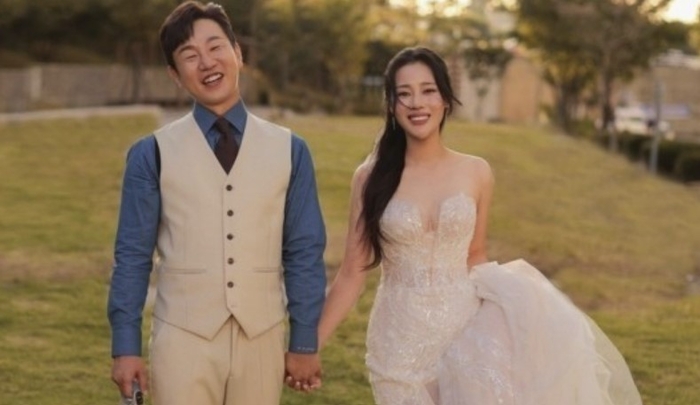 ‘짠한영’ <b>정호철</b>, ‘5년 연인’ <b>이혜지</b>와 결혼..축가 이효리·주례 <b>하지원</b>