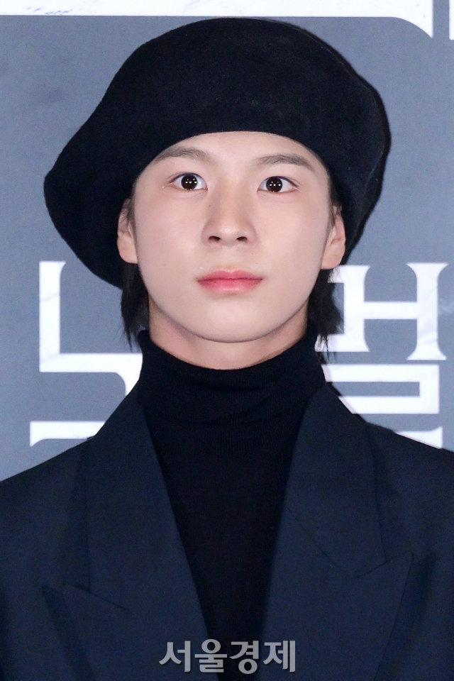 <b>정동원</b> 측 "父 <b>교도소</b> 수감 <b>전혀</b> 몰라…심적으로 힘들어"