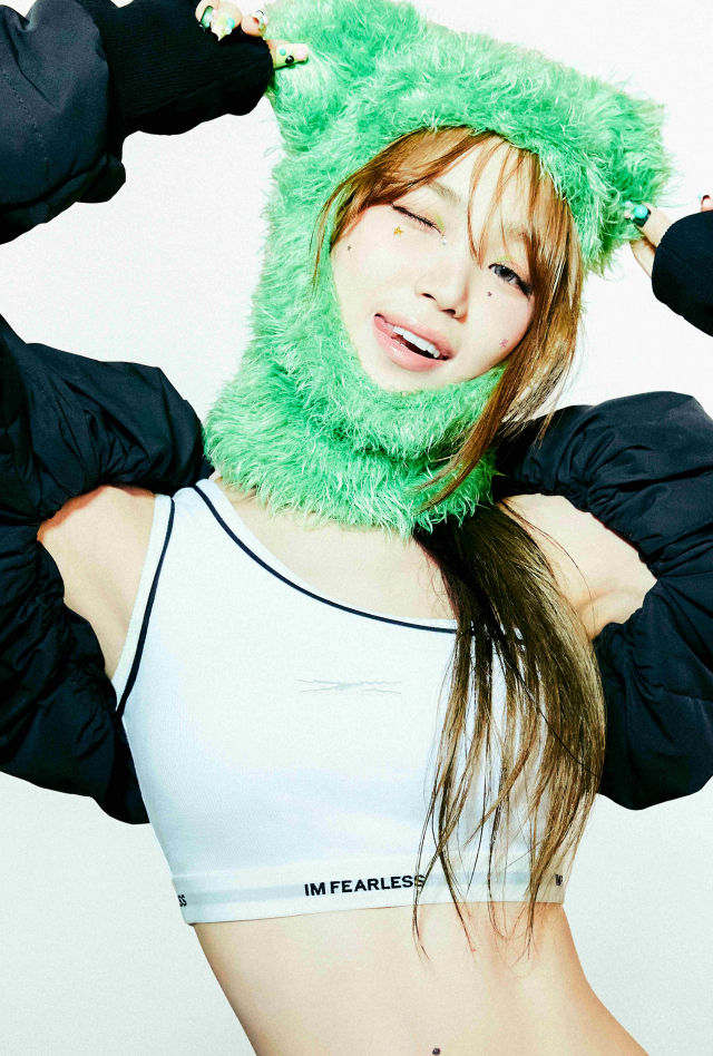 <b>르세라핌 김채원</b>, 美 싱어송라이터 토리 켈리와 <b>협업</b>…피처링 참여