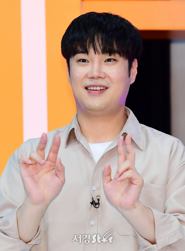 '예비<b>신부</b>=<b>이복동생</b>?' <b>유재환</b> "가족 욕보였다…모든 게 저의 불찰" [전문]