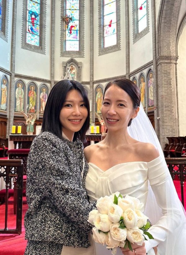 배우 <b>김동욱</b>, 소녀시대 데뷔조 스텔라 김과 <b>결혼</b>