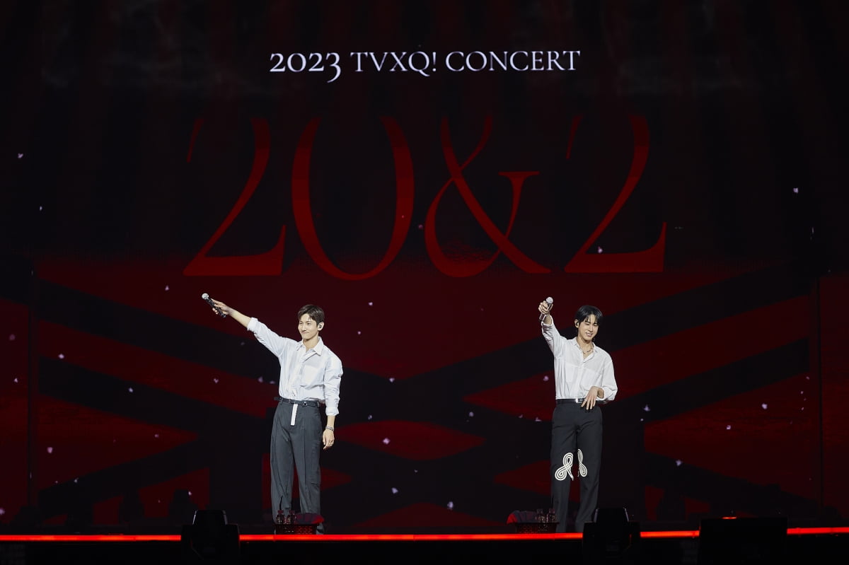 <b>동방신기</b> "<b>20주년</b> 콘서트, 상상 그 이상…'라이징 선' 오프닝 처음"