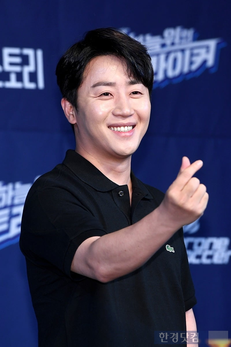 <b>홍진호</b>, 17일 결혼…예비신부는 10세 <b>연하</b> 비연예인