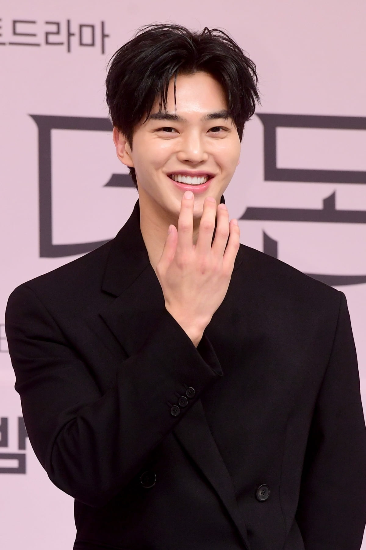 "드디어 갑니다"…<b>송강</b>, <b>입대</b> 하루 앞두고 심경 전해