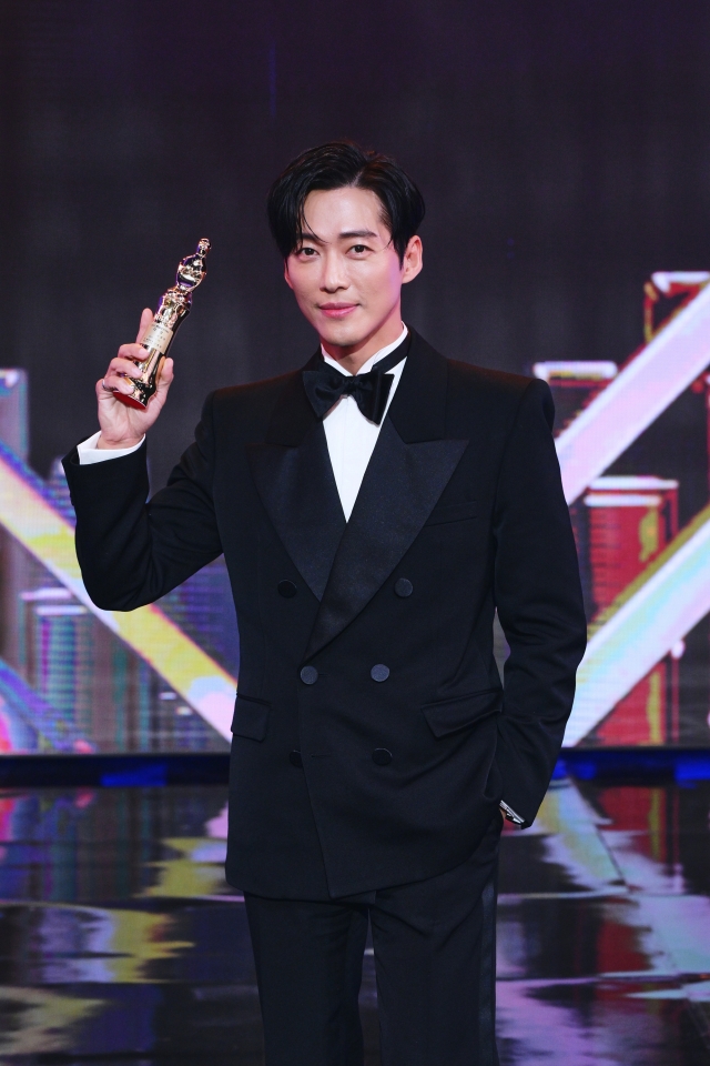 <b>남궁민</b> <b>대상</b>·안은진은 최우수상…'연인' 7관왕[2023 MBC <b>연기대상</b>]