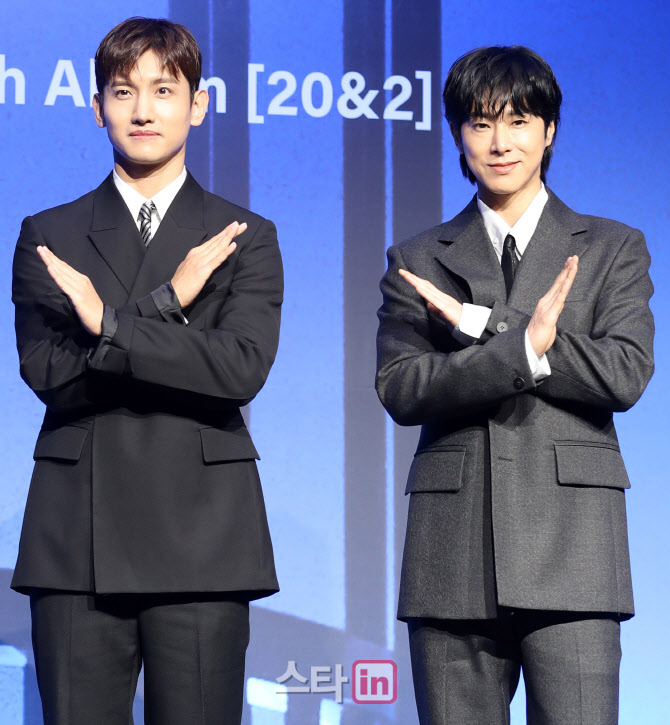 '<b>20주년</b>' <b>동방신기</b> "<b>성인식</b> 맞이한 나이… 모두 팬 덕분"