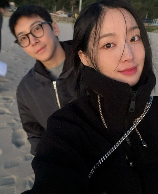 '<b>박강성</b> 아들' <b>박현준</b>, 네이처 새봄과 공개 <b>열애</b>