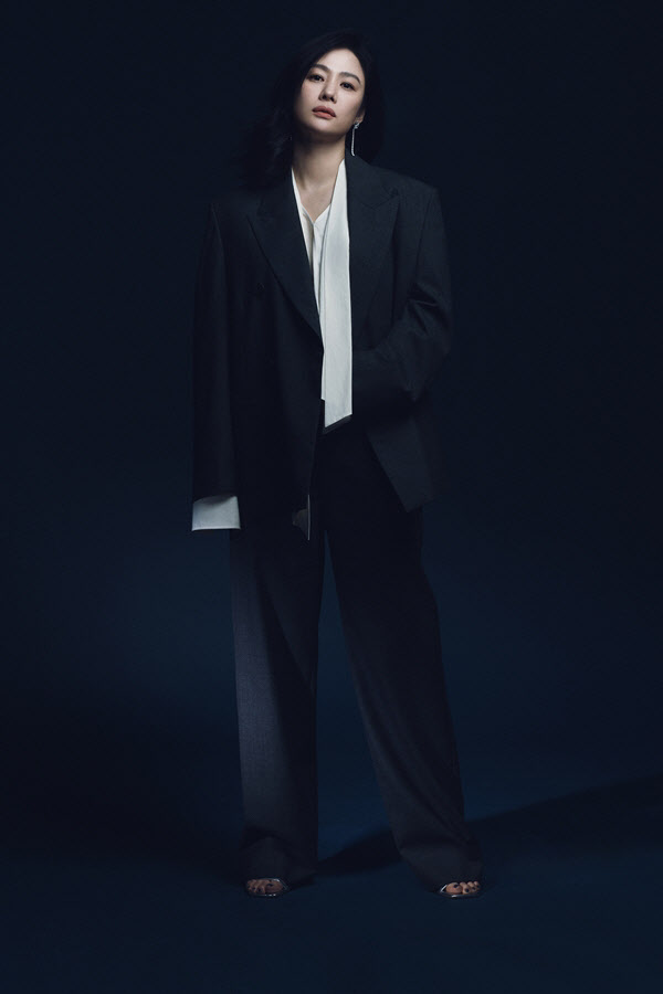 '<b>선산</b>' 김현주 "충격 반전, 우려했던 부분…<b>박희순</b> 얼굴 못 보겠더라" [인터뷰...
