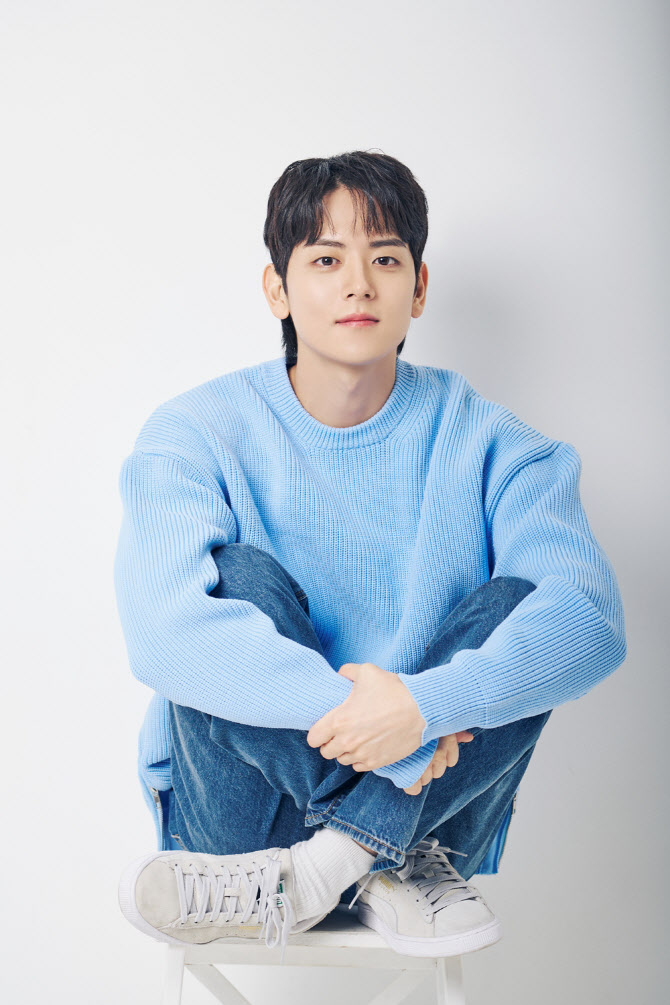 <b>여회현</b>, DG엔터테인먼트와 <b>전속계약</b>…새 프로필 공개