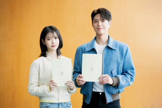 <b>박보검</b>, <b>아이유</b> 콘서트 마지막 게스트… "멋지고 고마운 친구"