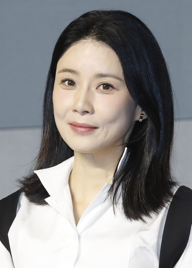 '하이드' <b>이보영</b> "<b>이무생</b>과 부부 호흡, 실제 유부남이라 편했다"