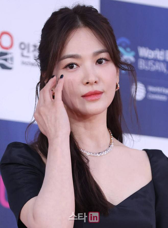 <b>송혜교</b>, <b>노희경 작가</b>와 세 번째 호흡 맞출까…"긍정 검토 중" [공식]