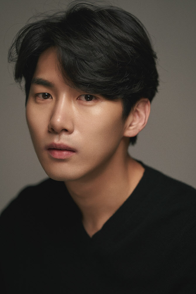 <b>이재준</b>, <b>와이원엔터</b>와 전속계약…<b>황정음</b>·이범수 한솥밥 [공식]