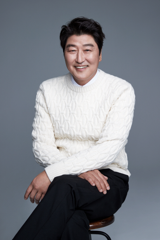 <b>송강호</b> 첫 드라마 ‘삼식이 삼촌’…<b>상반기 디즈니</b>+서 공개