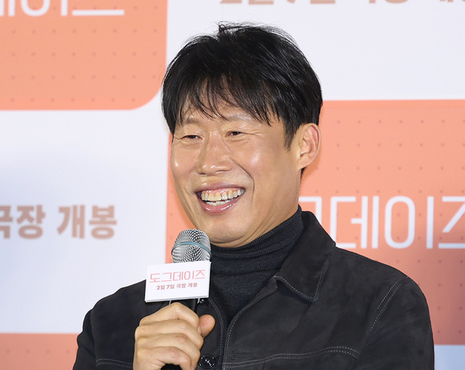 유해진 “‘<b>도그데이즈</b>’ 찍으며 <b>반려견</b> ‘겨울이’ 생각나…가슴에 묻었다”