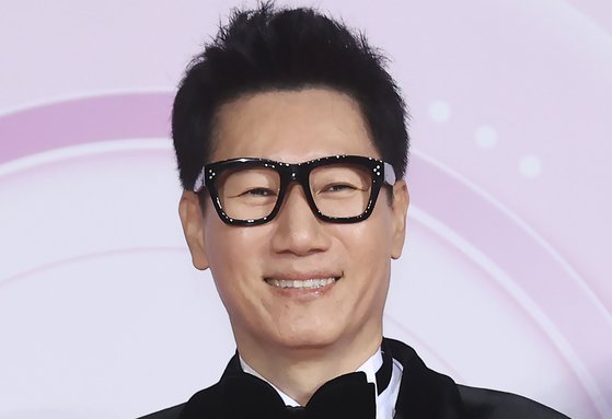 원년 멤버 <b>지석진</b>, ‘런닝맨’ 잠시 하차…“건강상 이유”