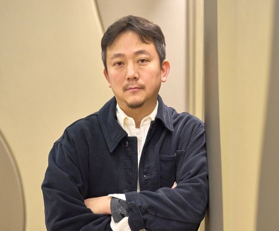 ‘<b>파묘</b>’ <b>장재현 감독</b>, ‘건국전쟁’ 감독 저격에 “관심 감사…크게 신경 안...