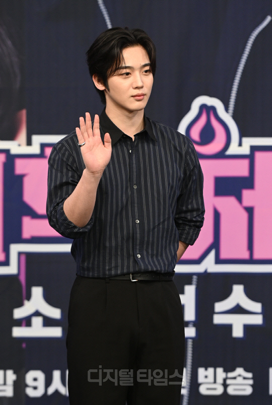 [포토]`<b>대학체전</b>` MC <b>김요한</b>, 조각 미모