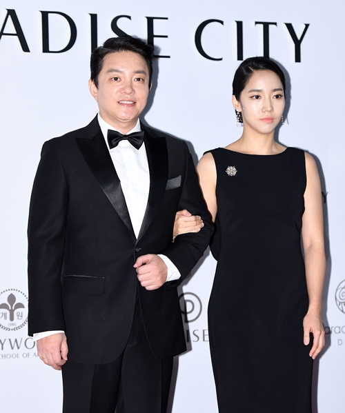 <b>이범수</b>·<b>이윤진</b> 파경설...소속사 "이혼은 <b>아냐</b>, 개인 사정"
