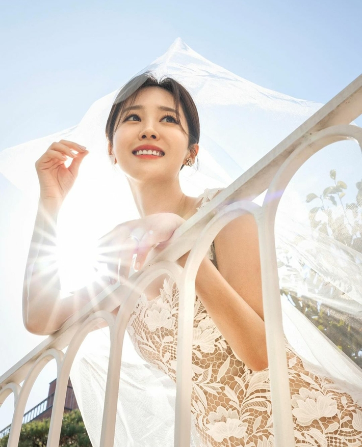 MBC <b>박연경</b> 아나운서 결혼…서경석·<b>장예원</b> 등 축하