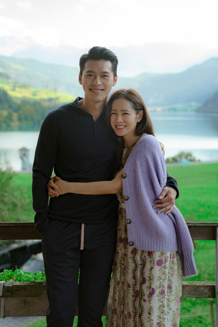 손예진<b>현빈</b> 소아청소년·미혼모 위해 <b>1억</b> 5천 기부