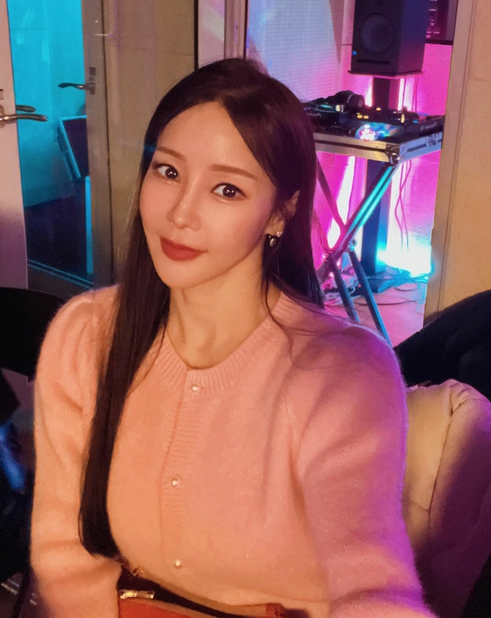 가수 <b>미나</b>, 23일 모친상