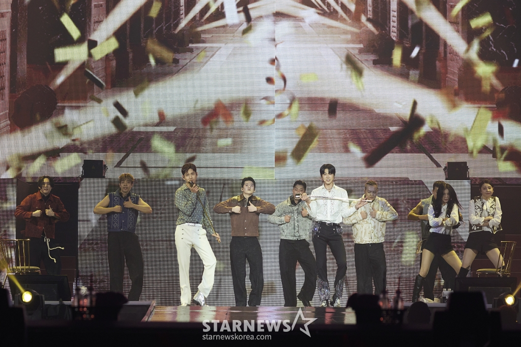 <b>동방신기 20주년</b> 콘서트 '20&2'[포토]