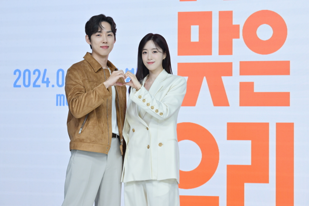 "고레에다 <b>히로카즈</b> 느낌"..정신과의사 된 <b>함은정</b>X백성현의 '힐링 가족극'[수...