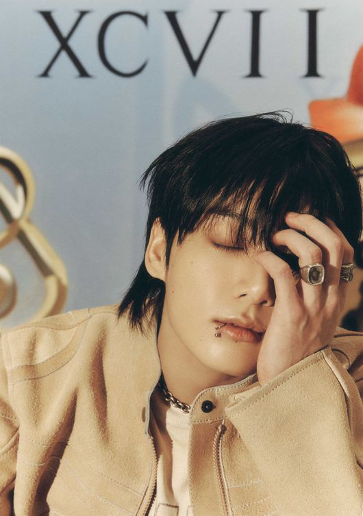 정국, 英 <b>오피셜</b> 앨범·싱글 차트 <b>5주</b> 연속 차트인..황금빛 인기